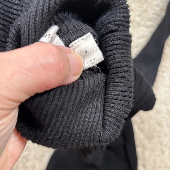 Moth Anthropologie Ribbed Turtleneck Sweater Black Button Sleeve Detail Size M - Picture 7 of 9